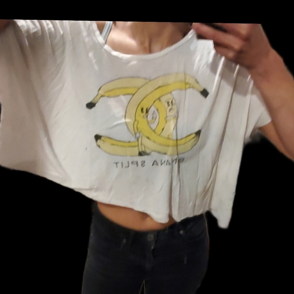 UNIF *Banana Split Batwing Distressed Asymmetrical Tee - Picture 3 of 8